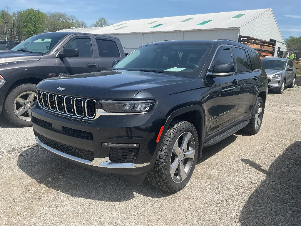 Used 2021 Diamond Black Crystal Pearl Coat Jeep Limited image 2