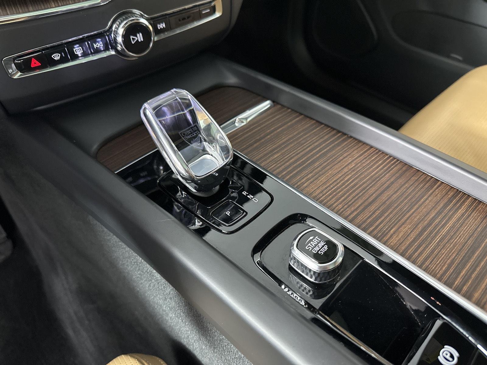 Used 2023 Onyx Black Metallic Volvo Ultimate Dark Theme image 20