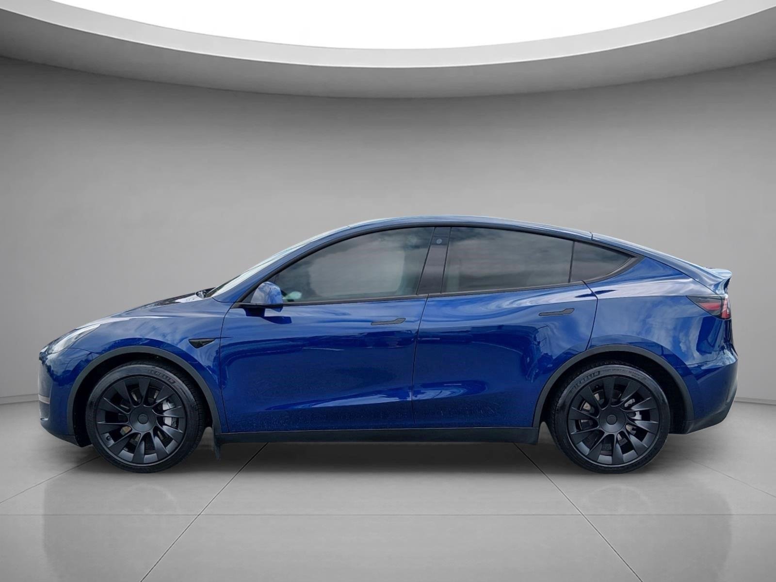 Used 2021  Tesla Long Range image 2