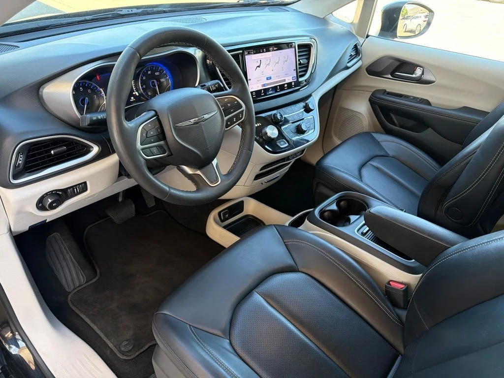 Used 2023 Black Chrysler Touring L image 12