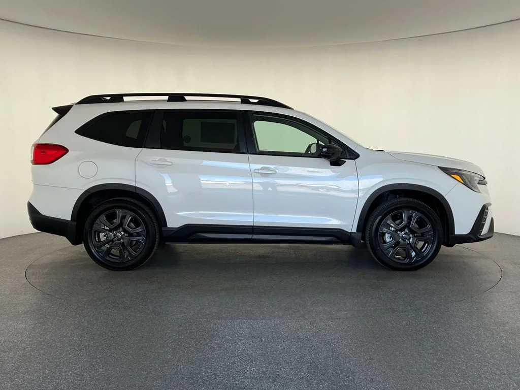 New 2026 CRYSTAL WHITE PEARL Subaru Onyx Edition Touring 7-Passenger image 2