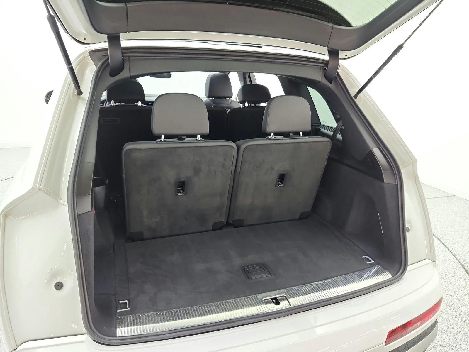 Used 2025 Carrara White Audi Premium Plus 55 TFSI quattro image 30