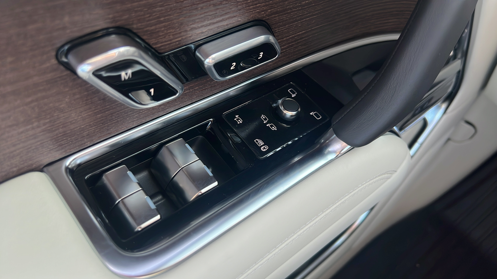 New 2026 Green Land Rover SE 7 Seats image 31