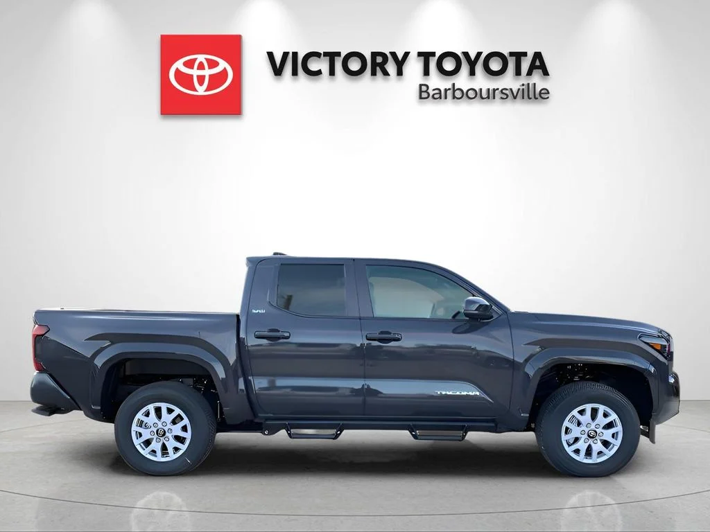 Used 2025  Toyota SR5 image 4