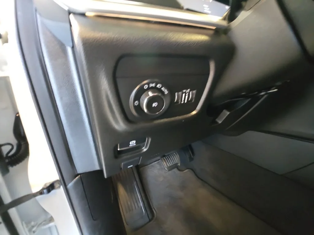 Used 2022 White Jeep Limited image 32