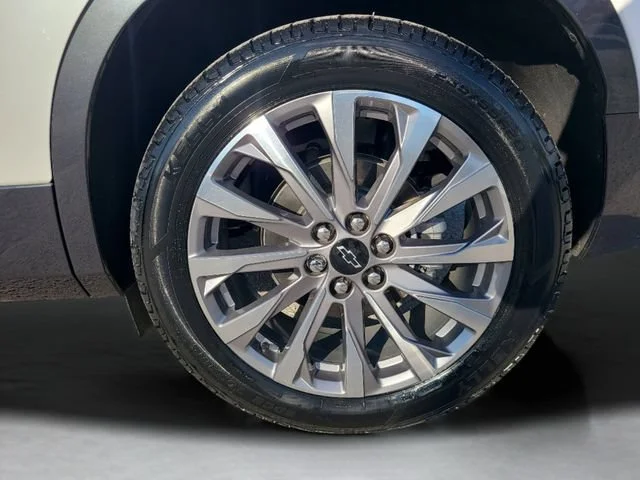 Used 2024 Iridescent Pearl Tricoat Chevrolet Premier image 8