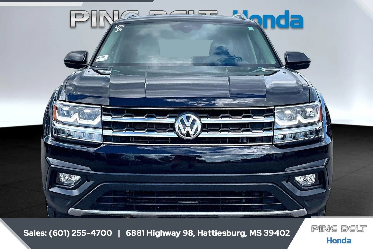 Used 2018 Deep Black Pearl Volkswagen 3.6L V6 SE image 3