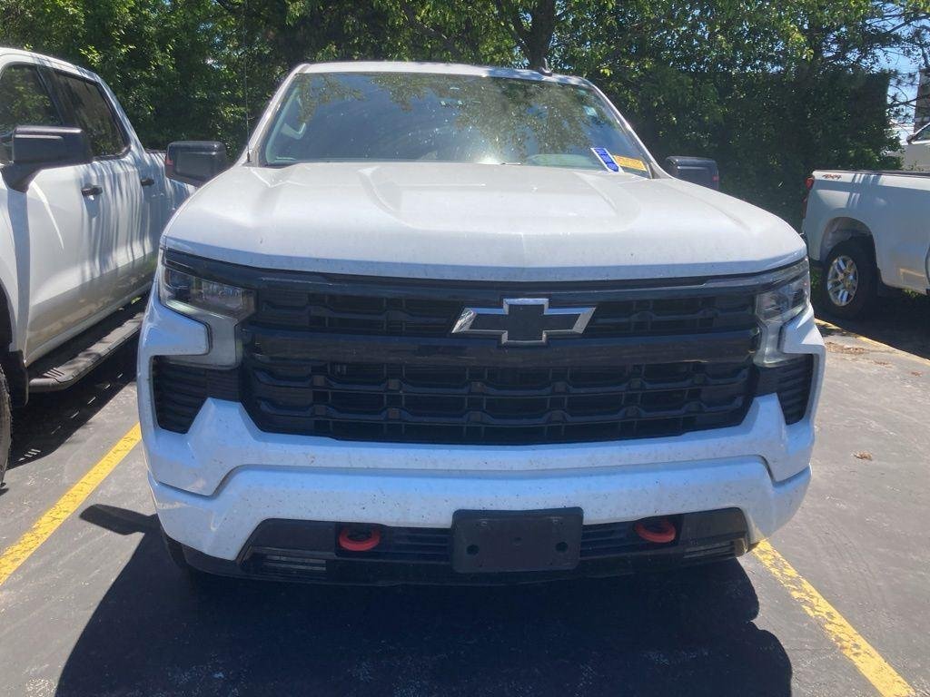 Used 2025 Summit White Chevrolet RST image 2