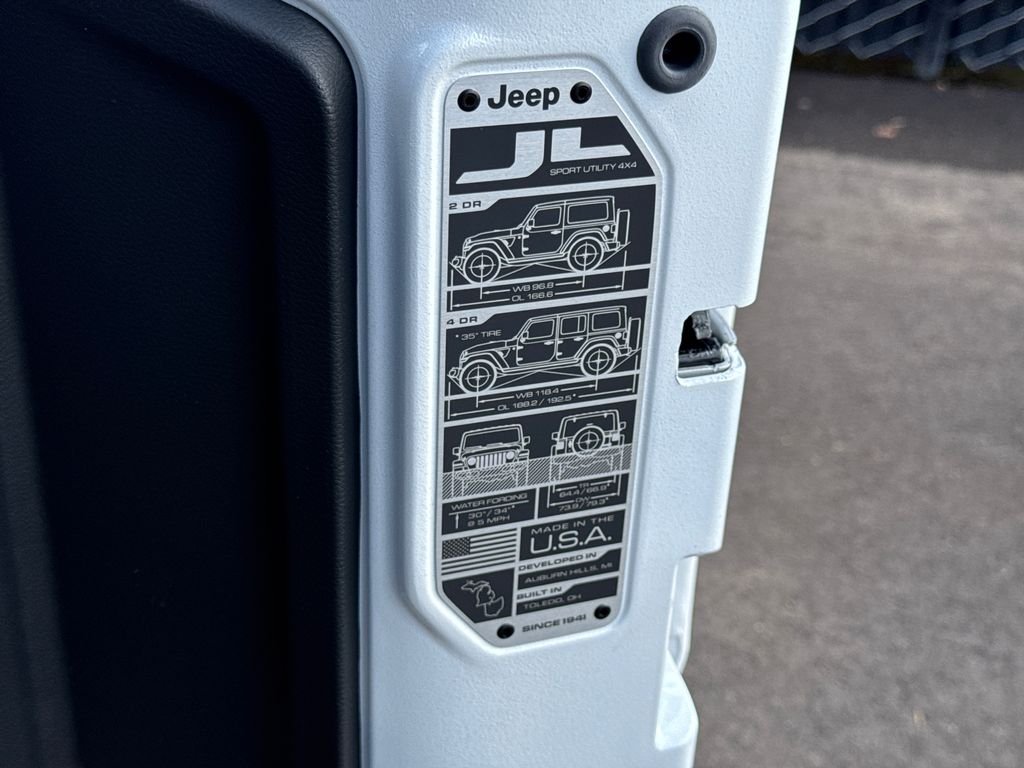 New 2026 Bright White Clear-Coat Exterior Paint Jeep Sport S image 11