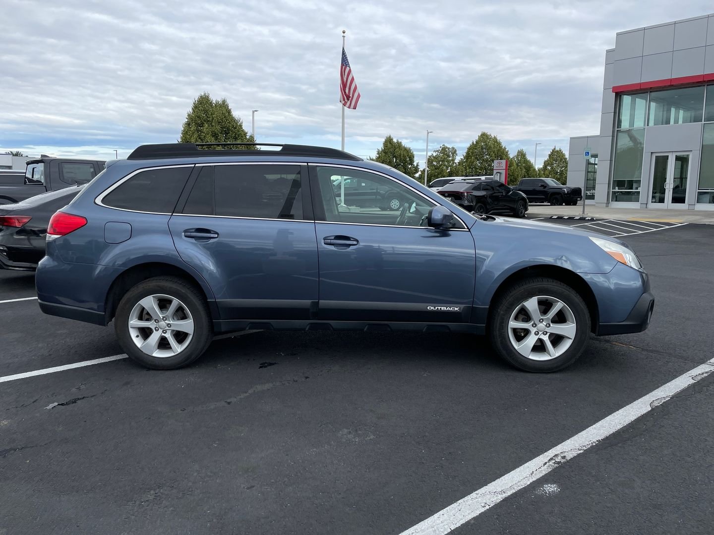 Used 2013 Blue Subaru 2.5i Premium image 2