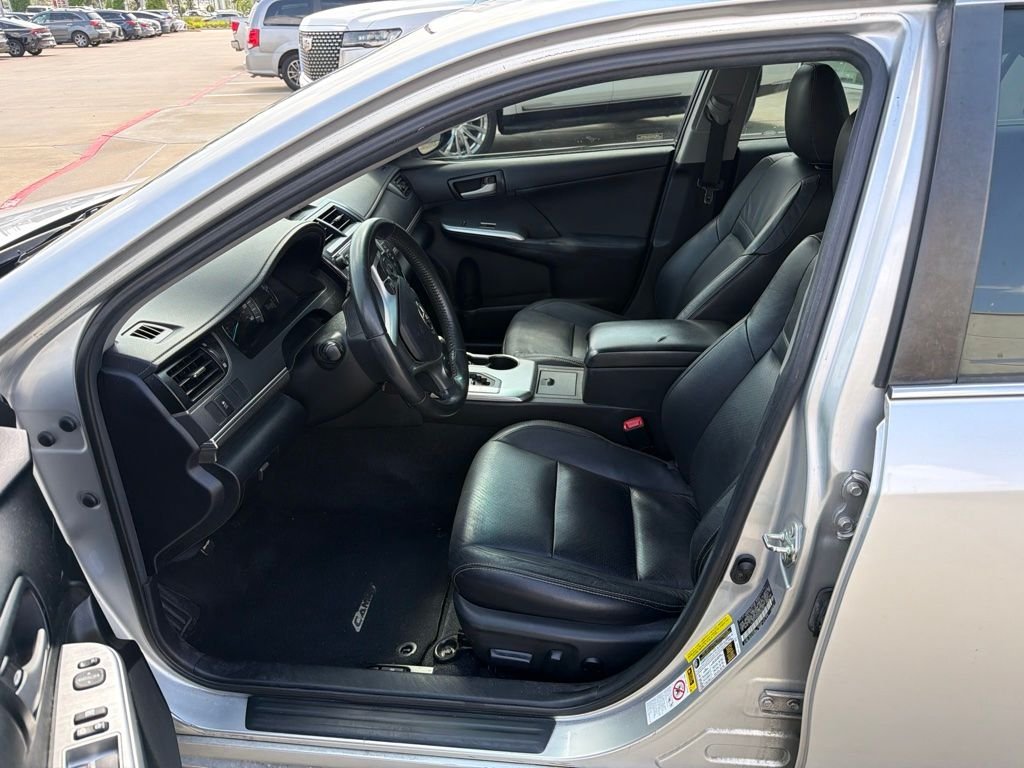 Used 2014 Classic Silver Metallic Toyota SE image 2