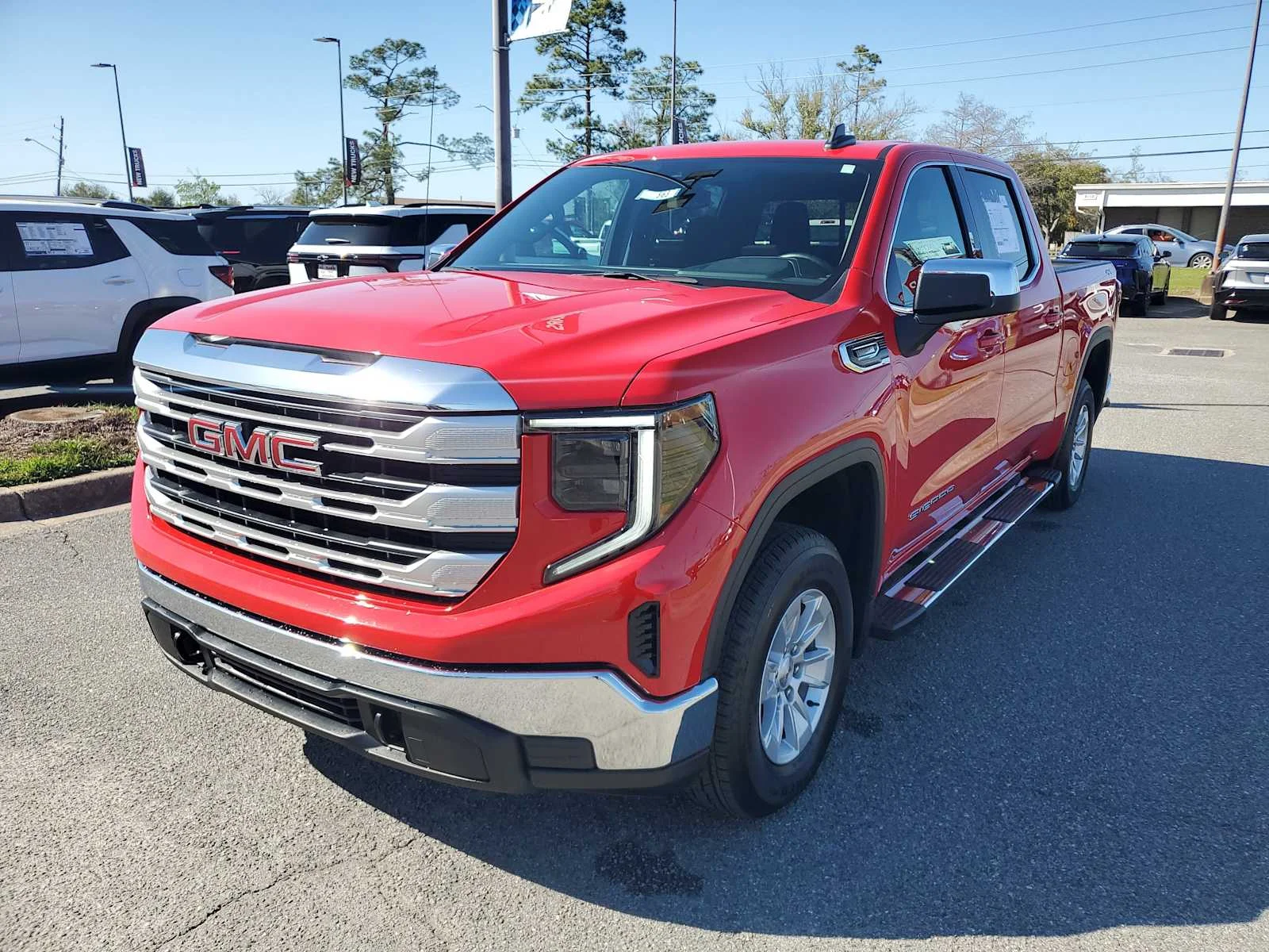 2025 GMC Sierra 4WD Crew Cab Short Box SLE's photo