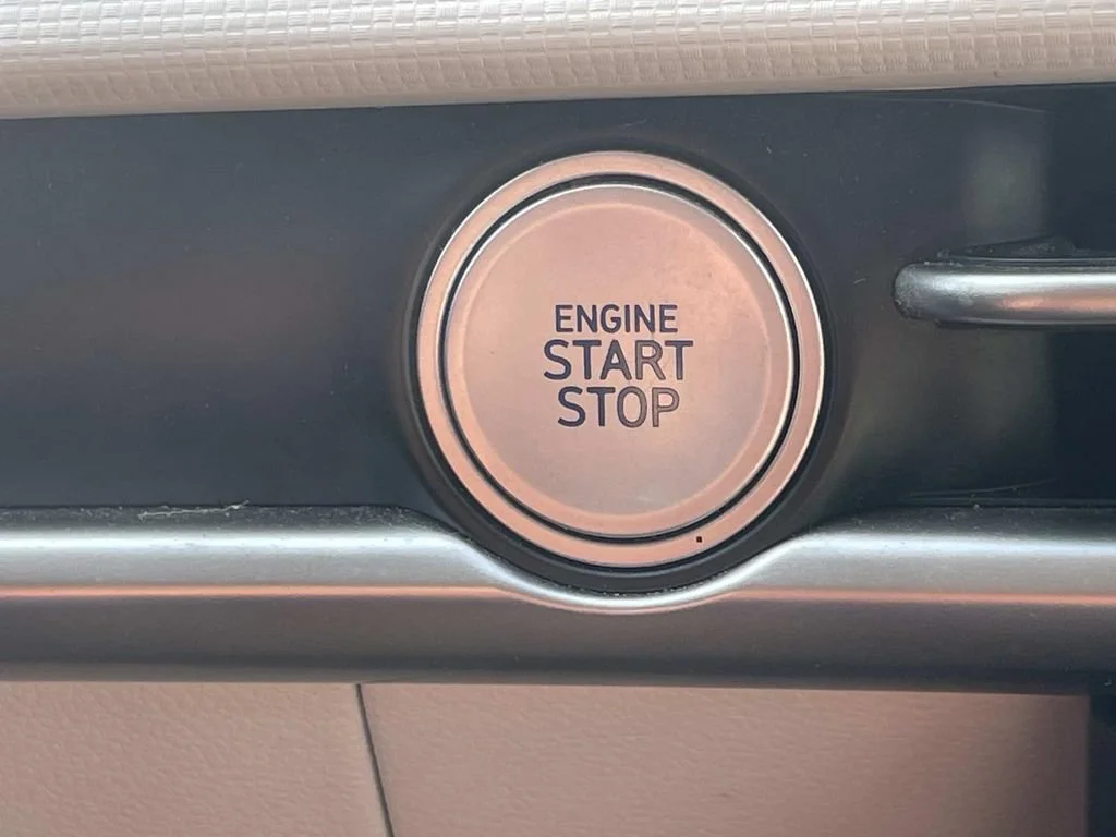 Used 2025  Hyundai SEL image 20