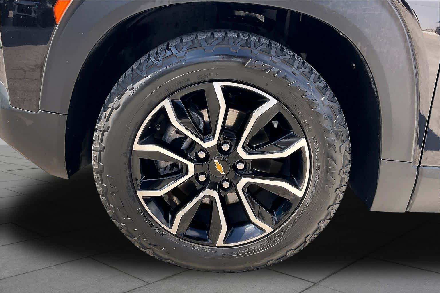 Used 2022 Mosaic Black Metallic Chevrolet ACTIV image 10