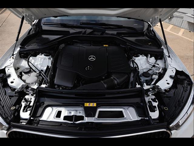 Used 2023  Mercedes-Benz GLC 300 4MATIC® image 8