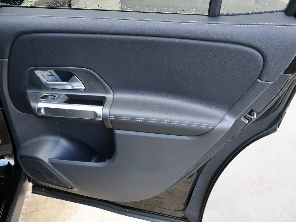 Used 2025  Mercedes-Benz GLB 250 image 16