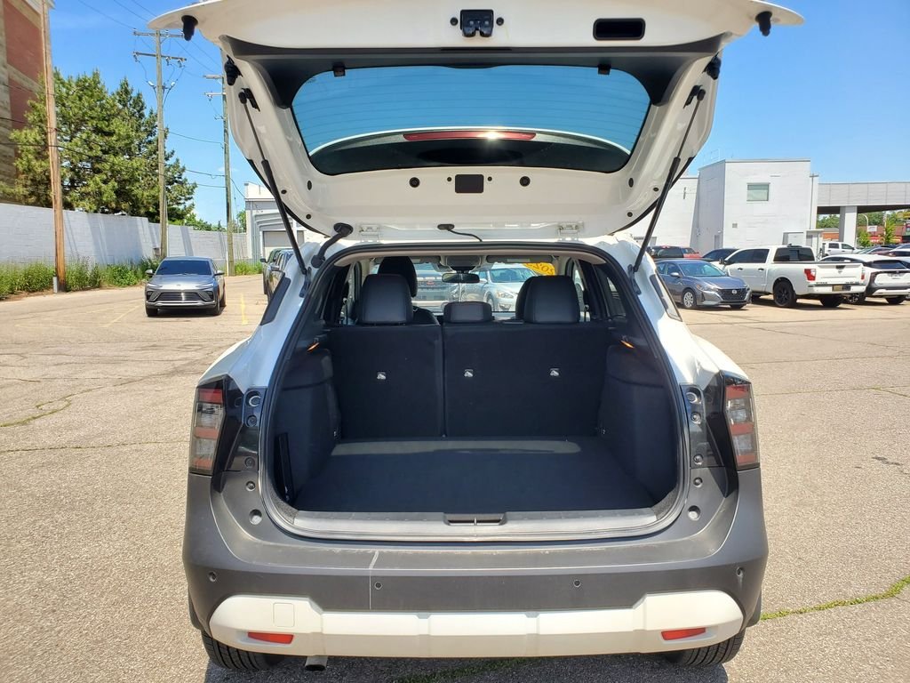 Used 2025 Aspen White Tricoat Nissan SR image 9