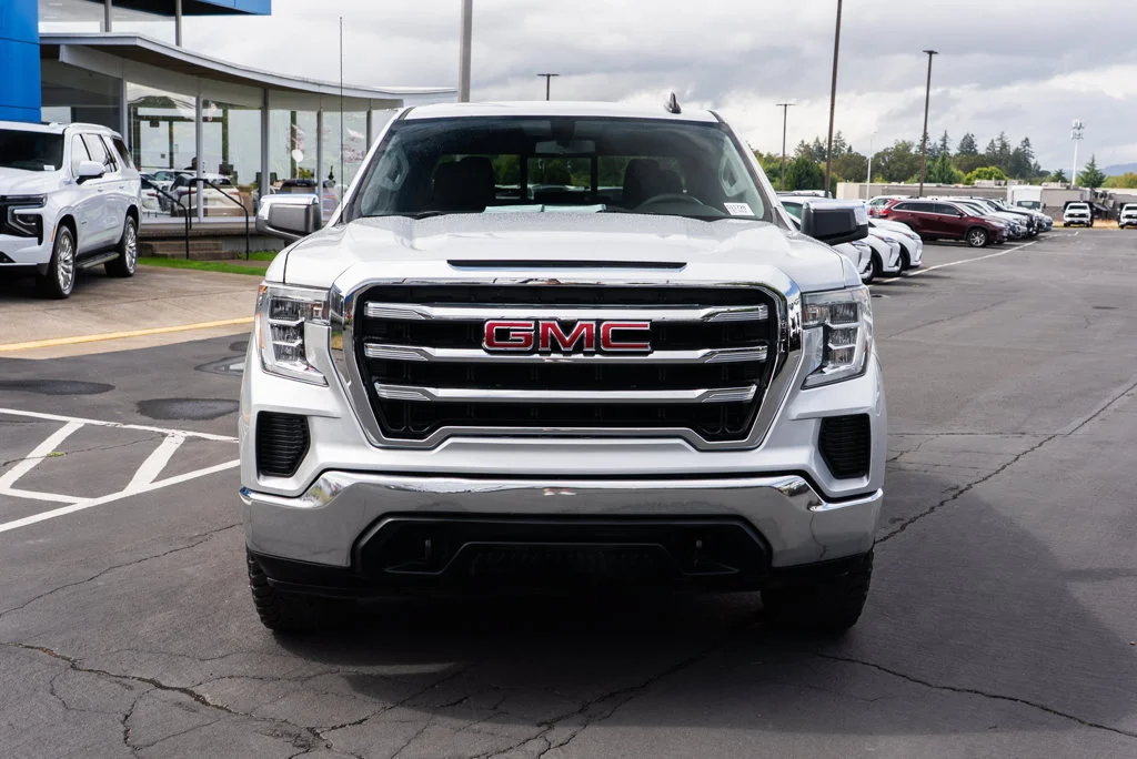 Used 2020 Quicksilver Metallic GMC SLE image 6