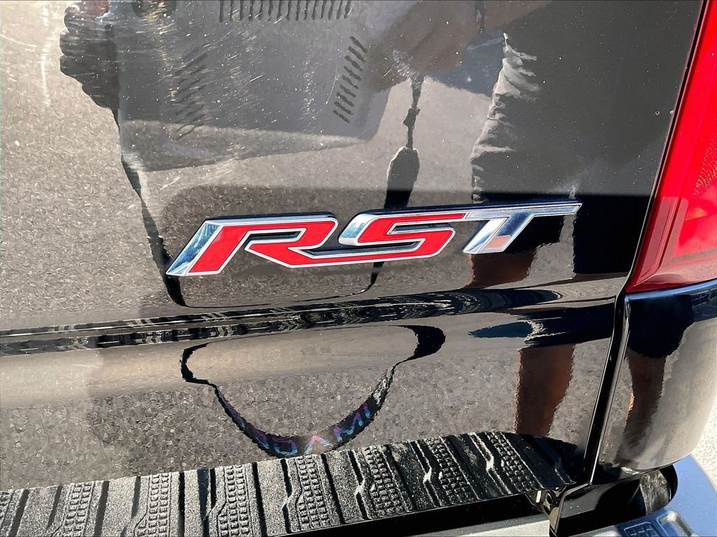 Used 2019 Black Chevrolet RST image 28