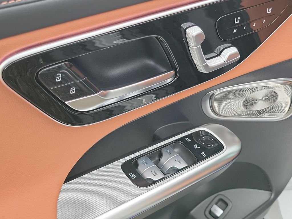 New 2027 MANUFAKTUR Alpine Grey Mercedes-Benz GLC 300 image 17