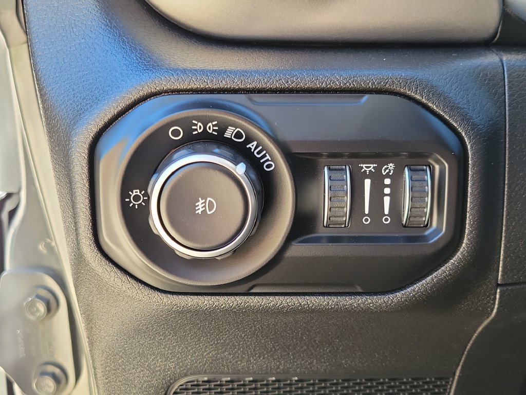 Used 2020 Gray Jeep North Edition 4x4 image 18