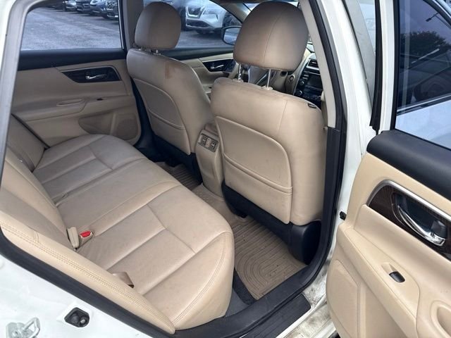Used 2015 White Nissan 2.5 SL image 17