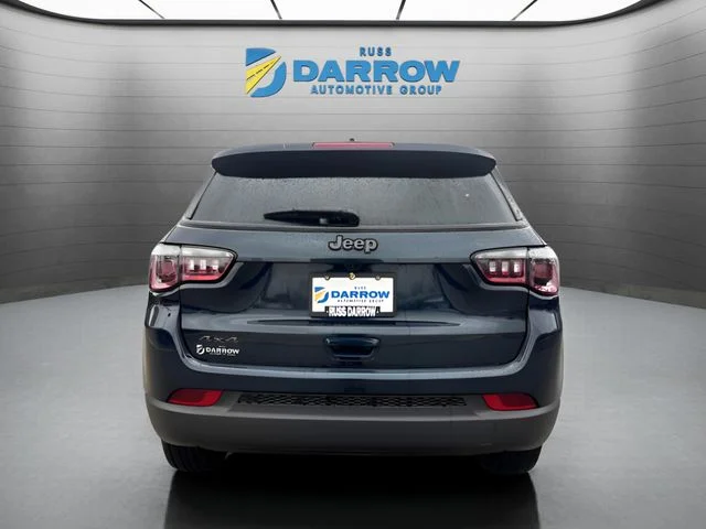 New 2026 Fathom Blue Pearl-Coat Exterior Paint Jeep Latitude image 4