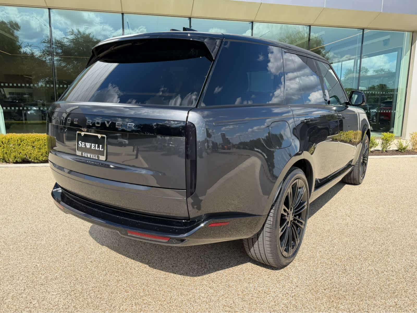 New 2027 Carpathian Grey LAND ROVER SE image 5