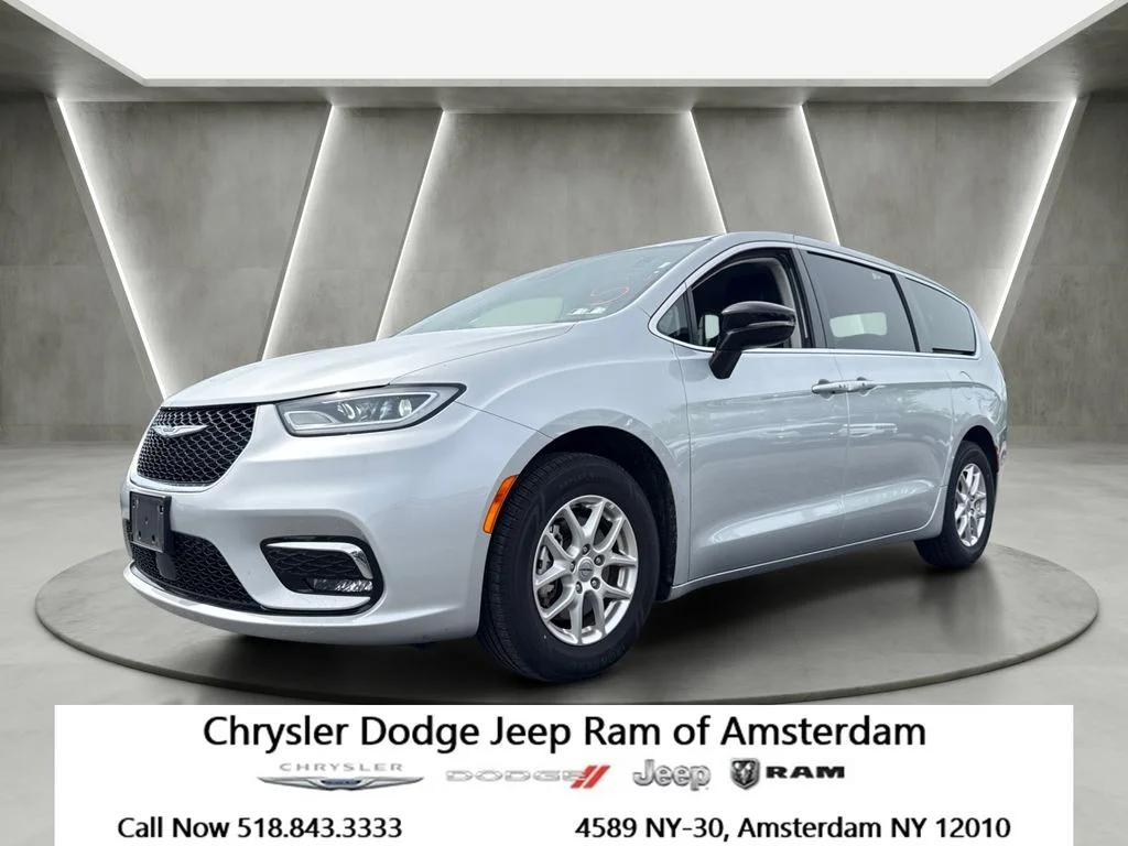 2024 Chrysler Pacifica Touring L's photo
