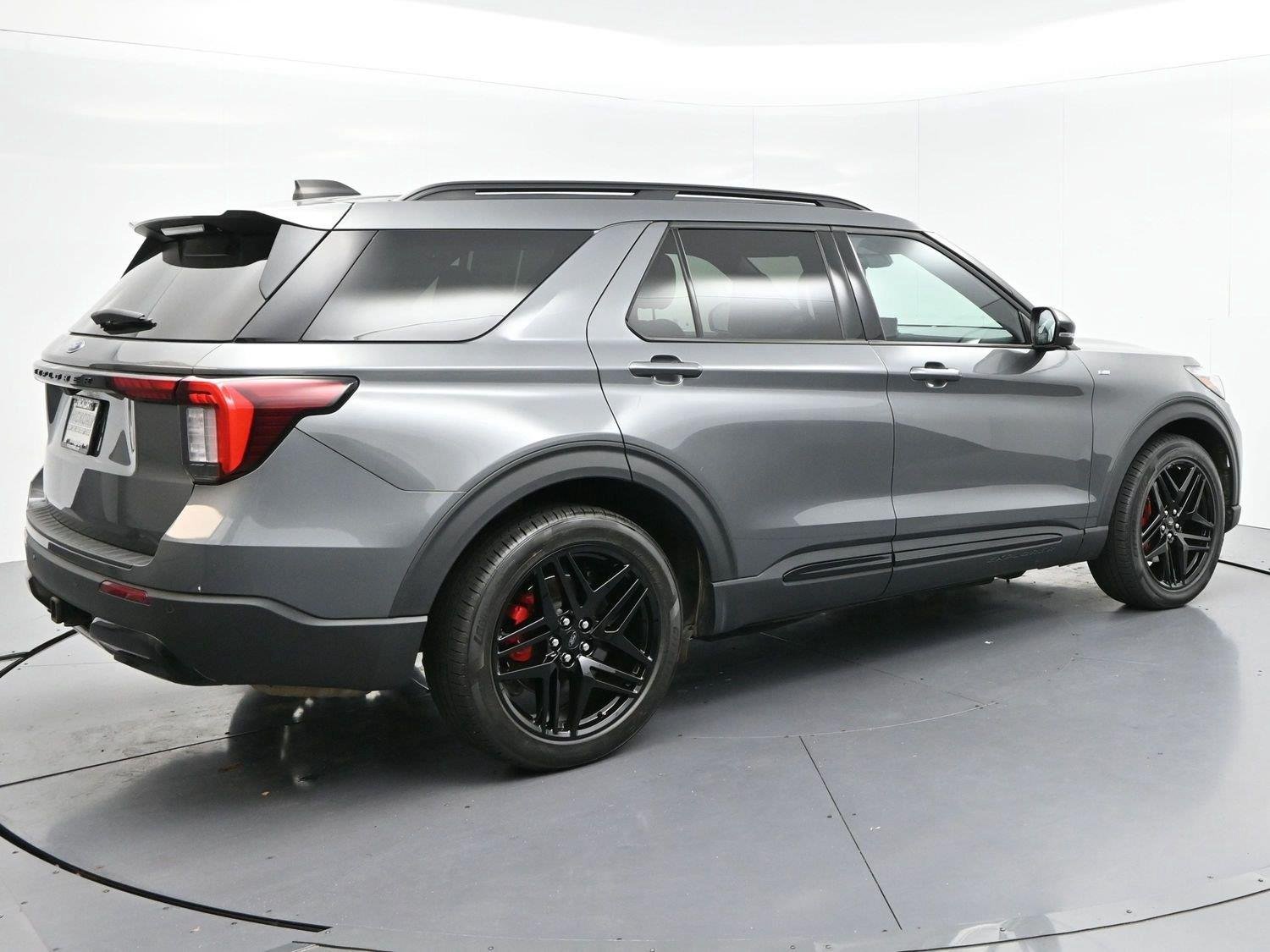 Used 2025 Carbonized Gray Ford ST-Line image 7