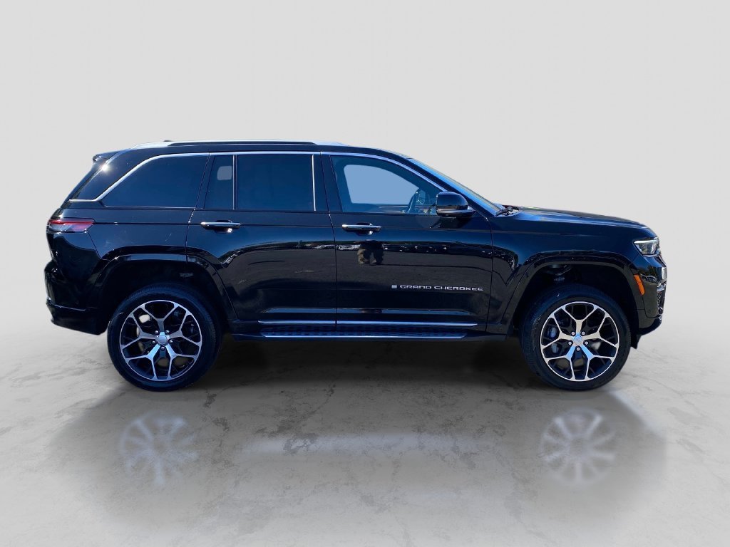 Used 2023 Black Jeep Summit Reserve image 10