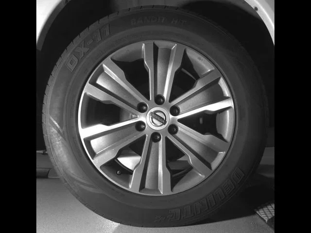 Used 2015 Pearl White Nissan SL image 12