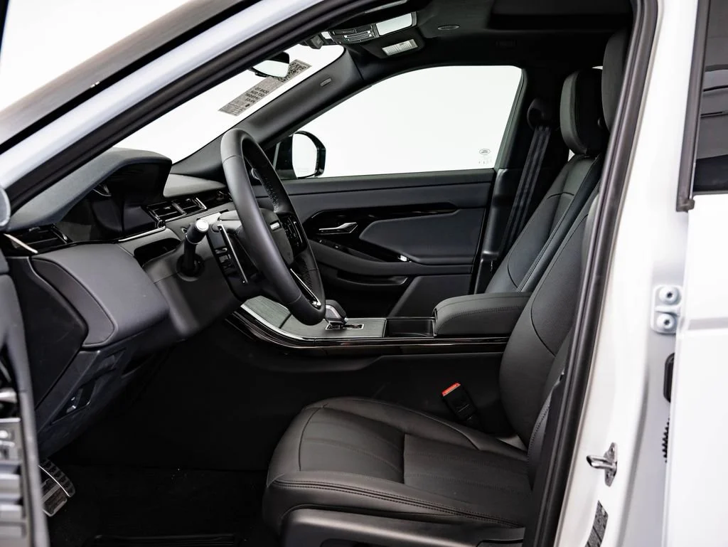 New 2026 Fuji White Land Rover Dynamic image 23