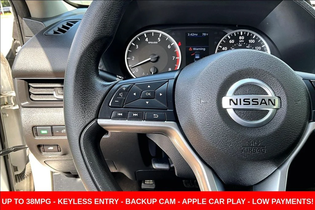 Used 2022 White Nissan S image 13