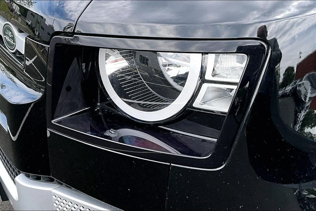 Used 2023 Santorini Black Metallic Land Rover Standard image 32