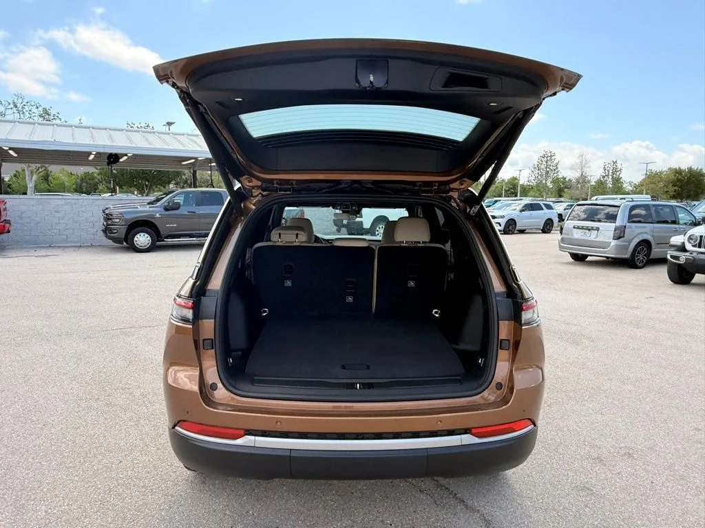 New 2026 Copper Shino Metallic Clear-Coat Exterior Paint Jeep Limited image 34