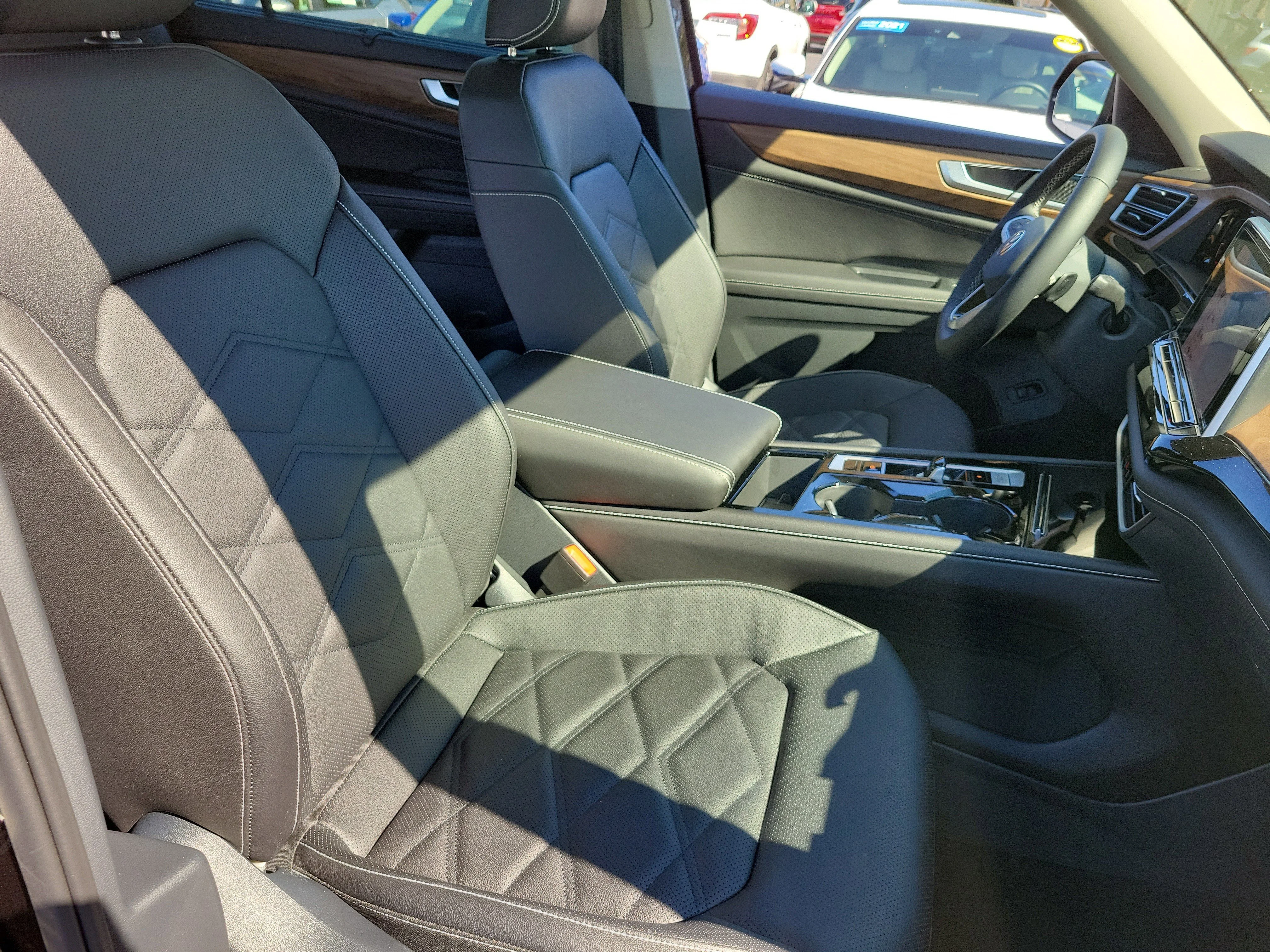 New 2026 Black Volkswagen SE w/Technology image 6