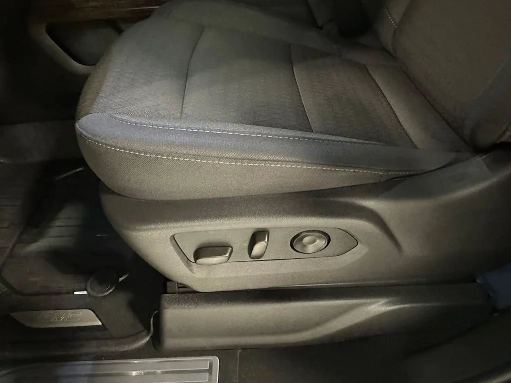 Used 2026 Summit White GMC Elevation image 22