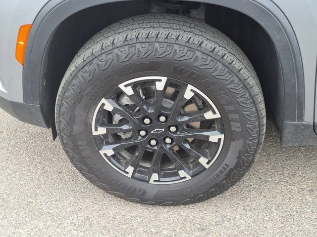 Used 2025 Sterling Gray Metallic Chevrolet Z71 image 11