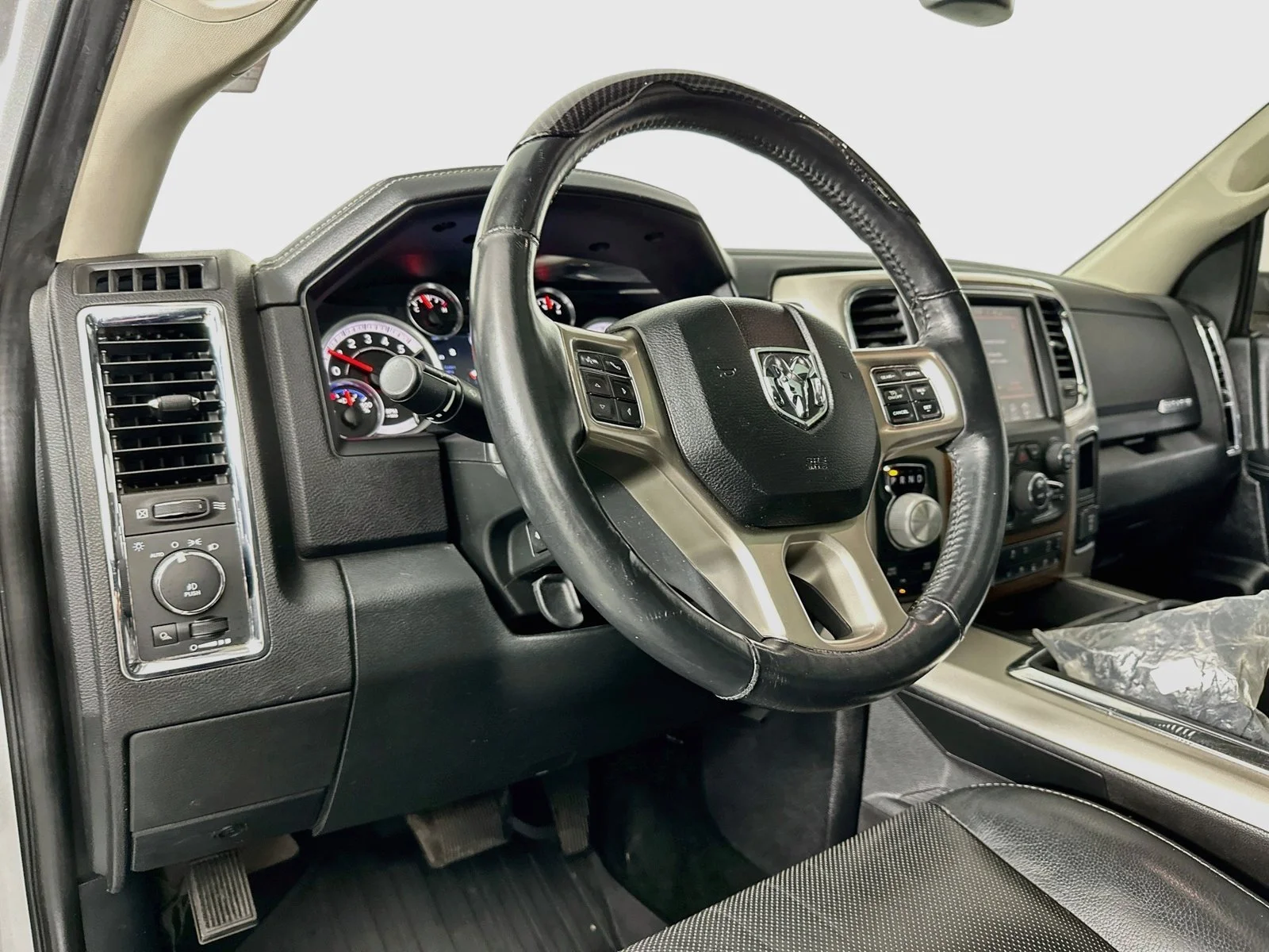 Used 2015  Ram Laramie image 10