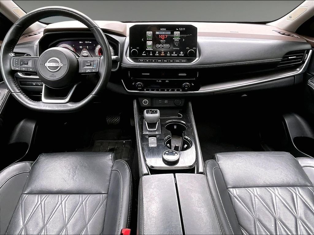 Used 2022 Gold Nissan Platinum image 17