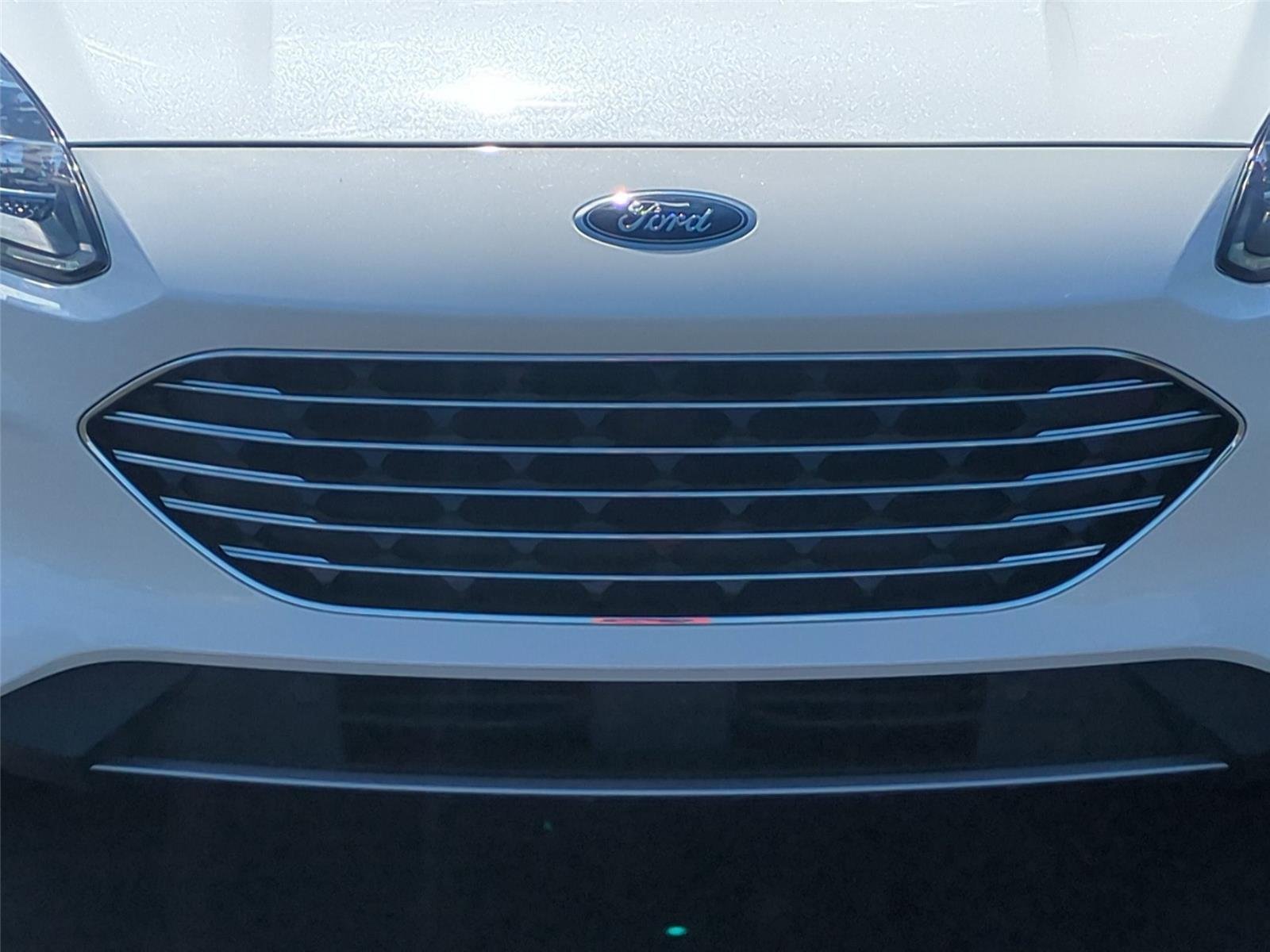 Used 2021 Star White Metallic Tri-Coat Ford Titanium image 15