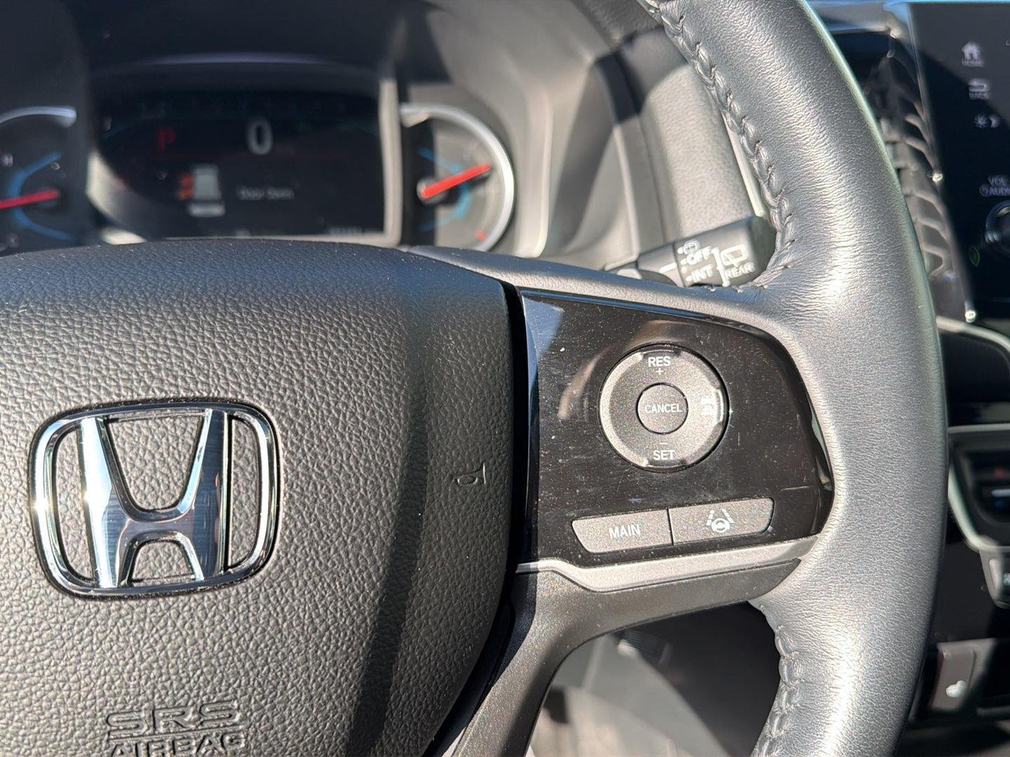 Used 2021 Lunar Silver Metallic Honda Touring image 23