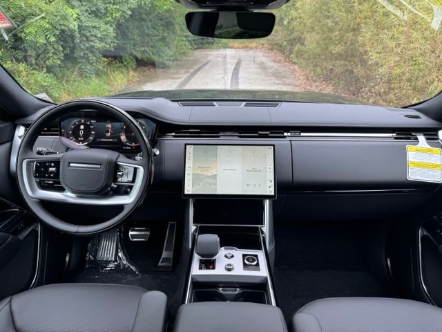 New 2027 Santorini Black Land Rover SE image 22