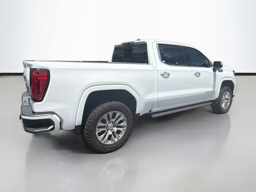 Used 2023 White GMC Denali image 5