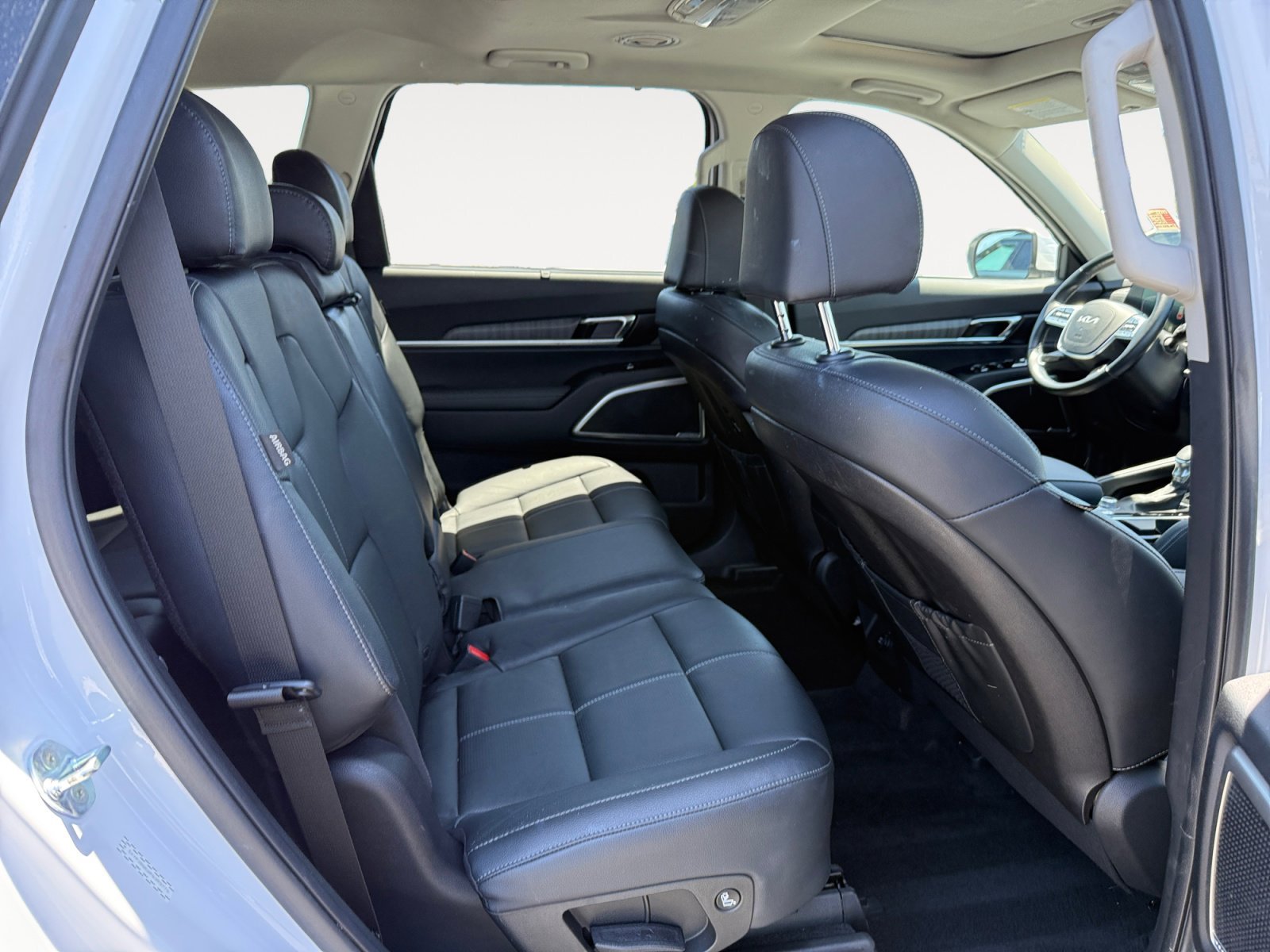 Used 2023 White Pearl Kia EX image 18