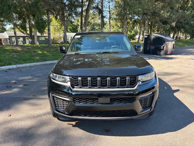 New 2027 High-Gloss Black Paint Jeep Limited image 9