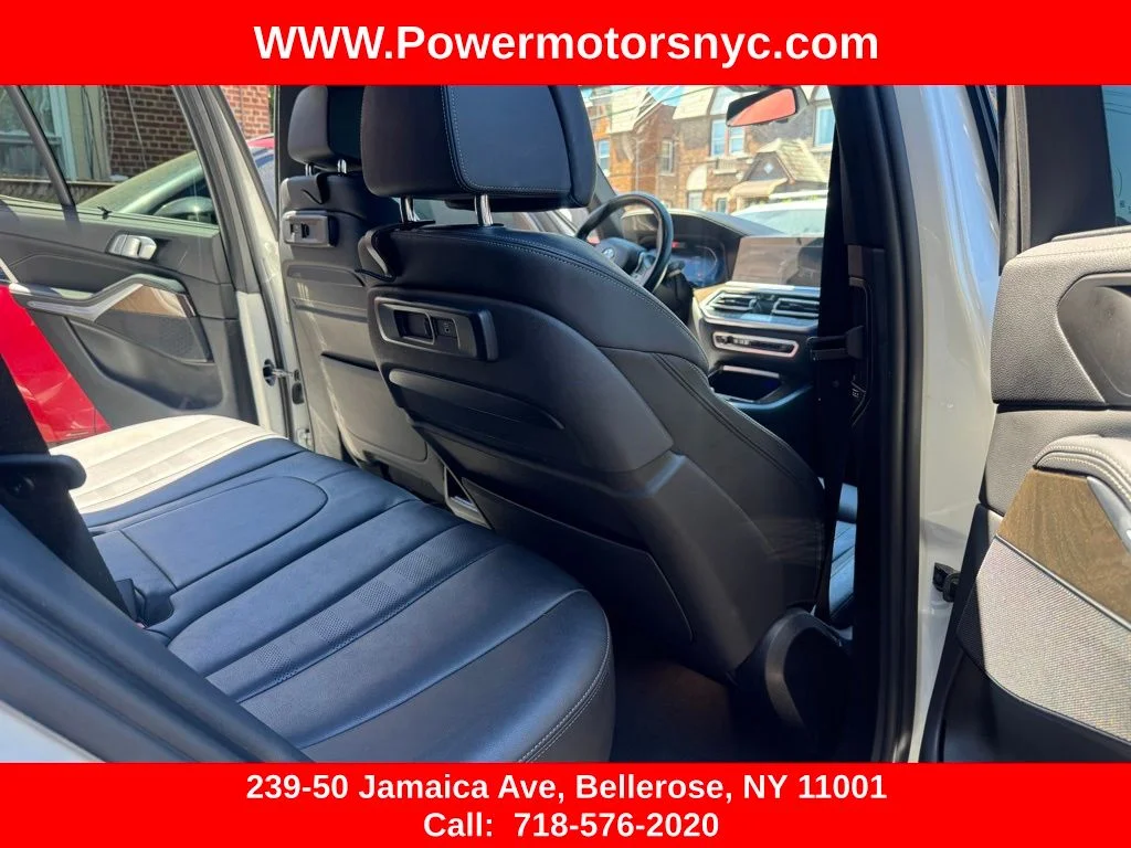 Used 2022 White BMW sDrive40i image 32