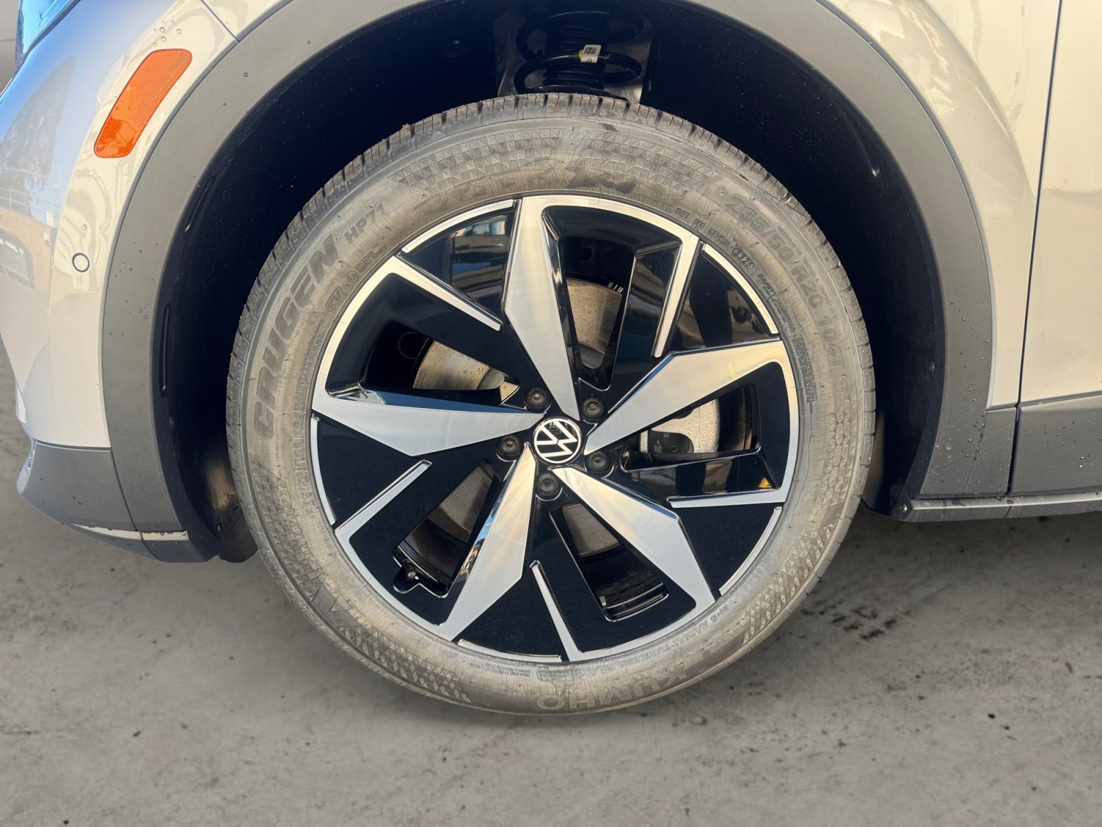 New 2026 Silver-Mist Volkswagen Pro S image 14