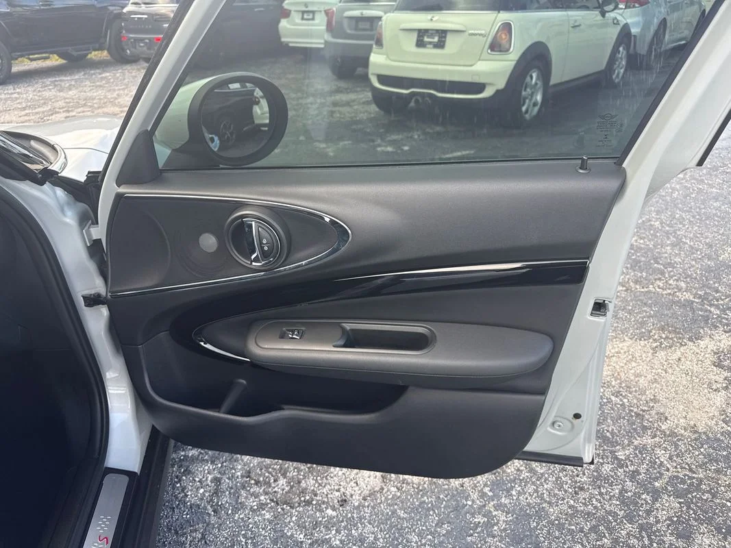 Used 2023 White MINI Cooper S image 18